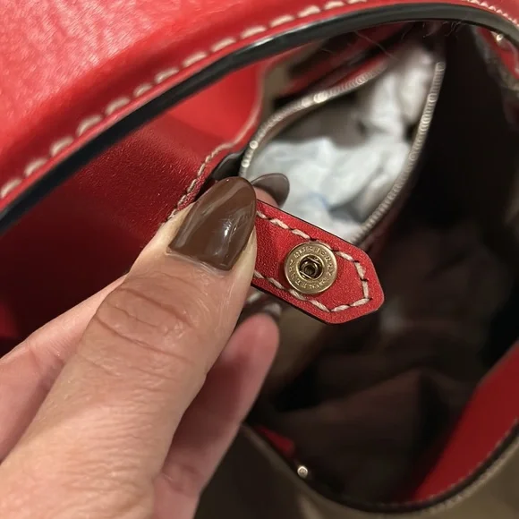 Authentic Burberry Ashby Purse - Picture 9 of 11
